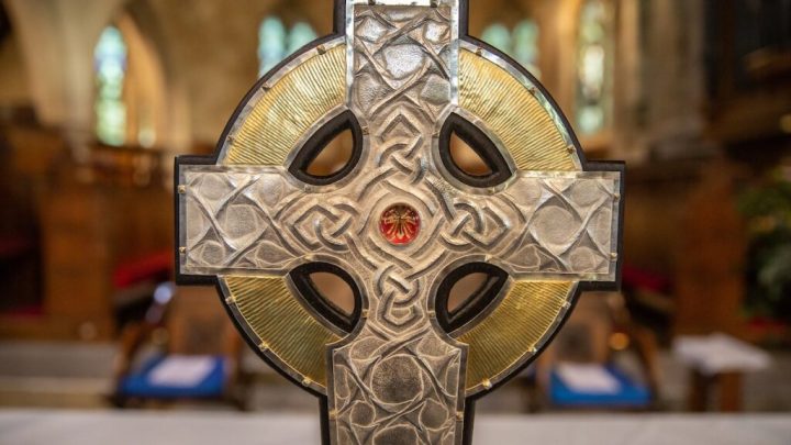 vatican sends relic of true cross to britains king charles