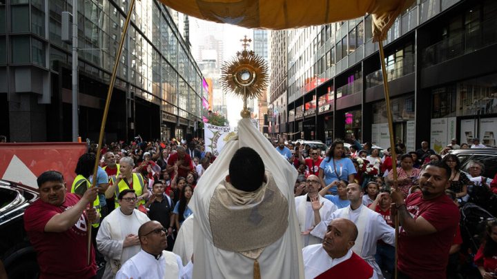 Processions’ public witness expresses National Eucharistic Revival’s evangelistic vision, as movement begins parish year
