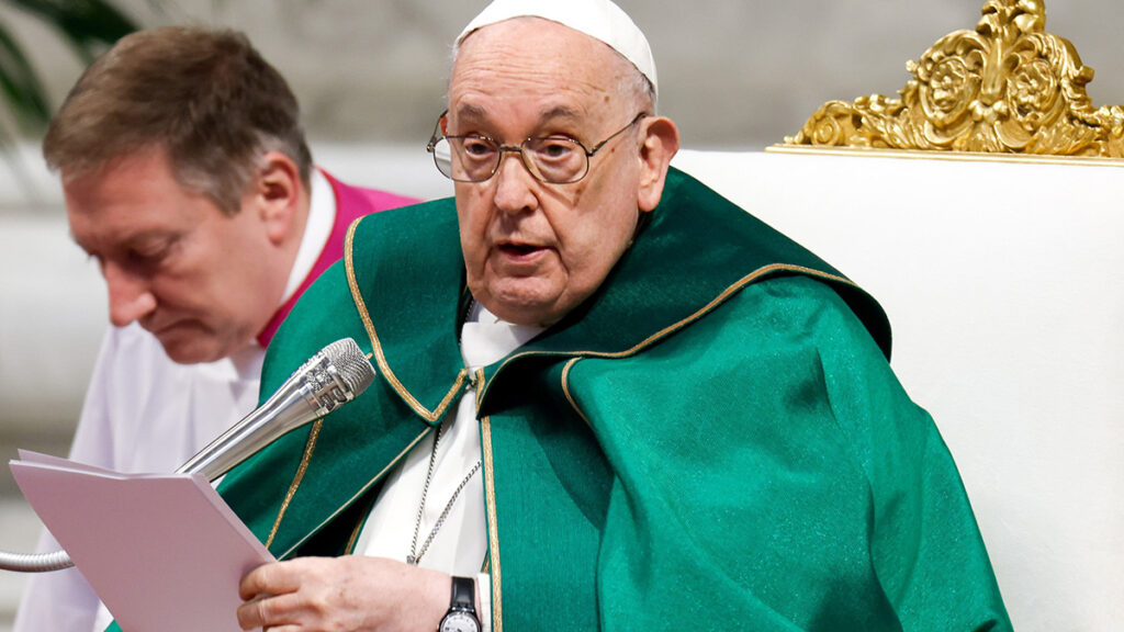 En medio de miles de palabras online y offline, escucha la palabra de Dios, dice el Papa
